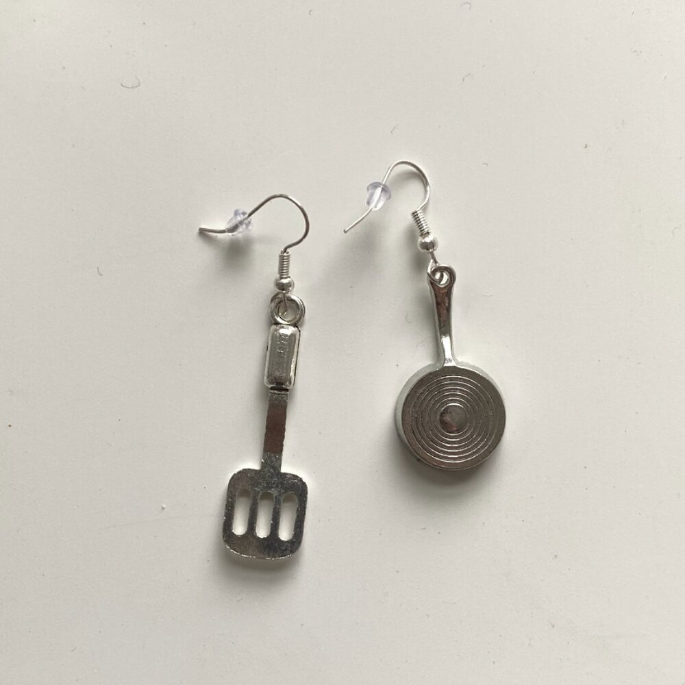 Handmade STAINLESS STEEL Earrings Fried Egg Frying Pan Novelty Food Silver Tone - Picture 6 of 7